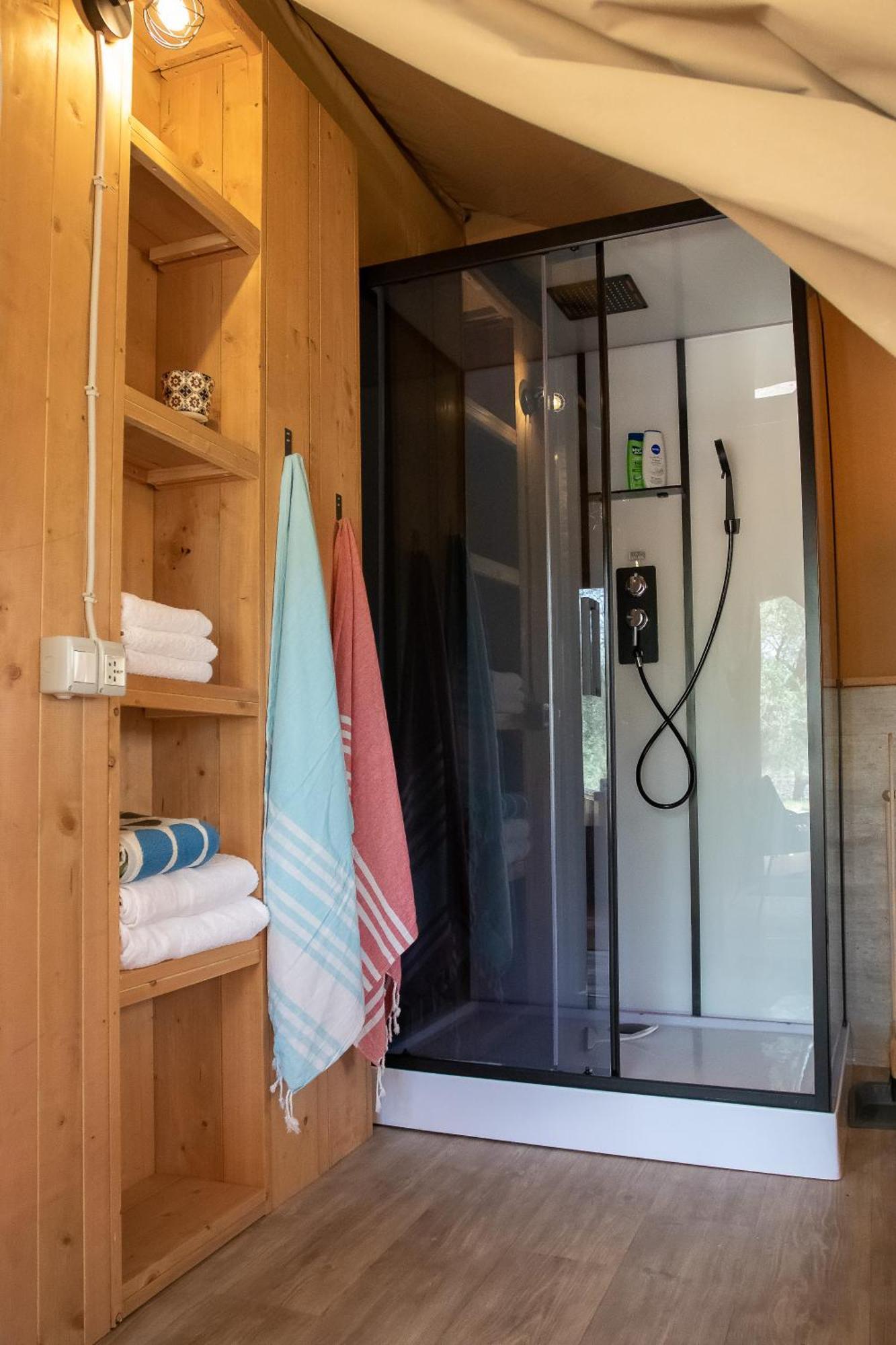Domus Olea Glamping Hotel เชจลีเมสซาปิกา ภายนอก รูปภาพ