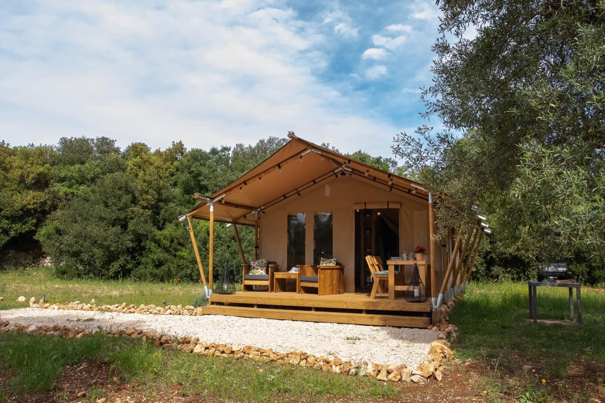 Domus Olea Glamping Hotel เชจลีเมสซาปิกา ภายนอก รูปภาพ