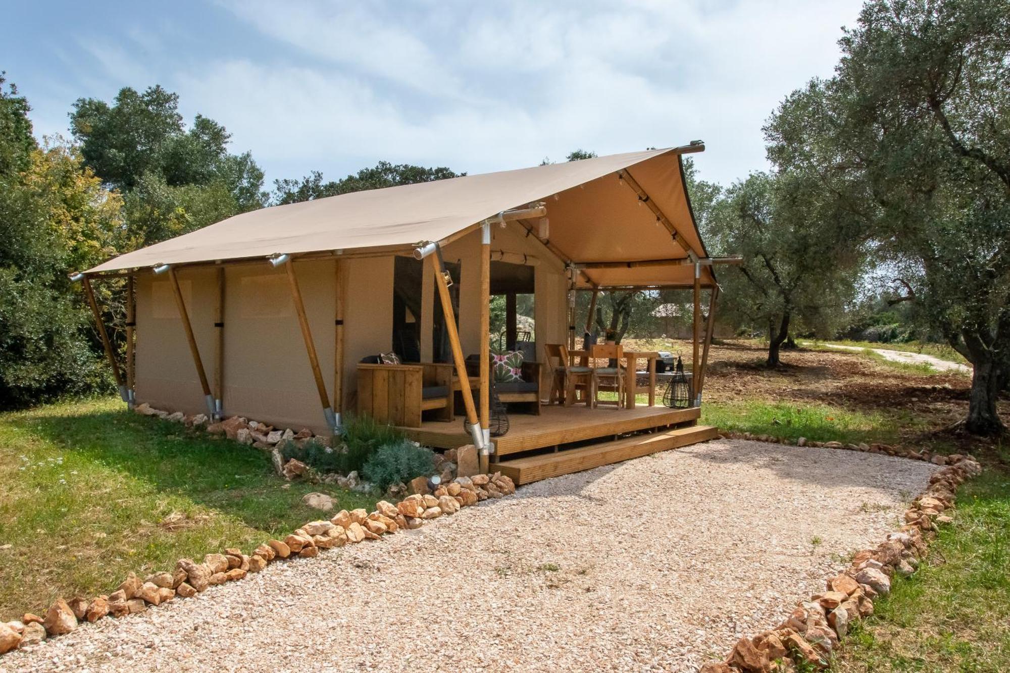 Domus Olea Glamping Hotel เชจลีเมสซาปิกา ภายนอก รูปภาพ