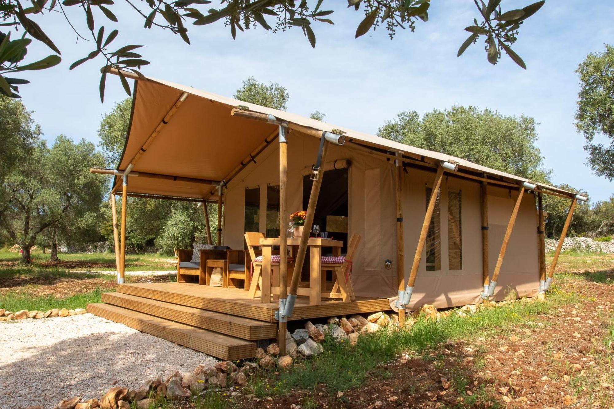 Domus Olea Glamping Hotel เชจลีเมสซาปิกา ภายนอก รูปภาพ