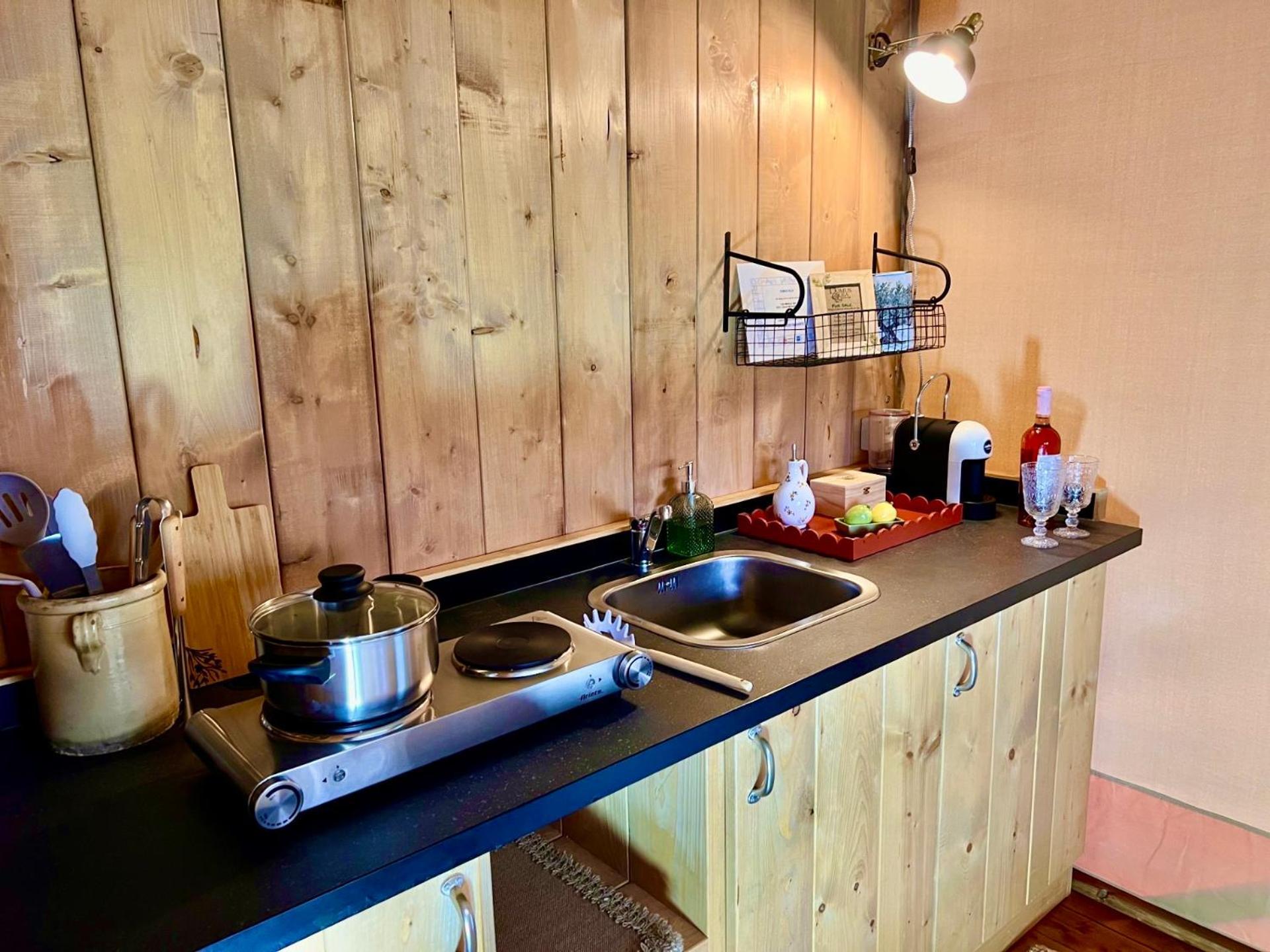 Domus Olea Glamping Hotel เชจลีเมสซาปิกา ภายนอก รูปภาพ